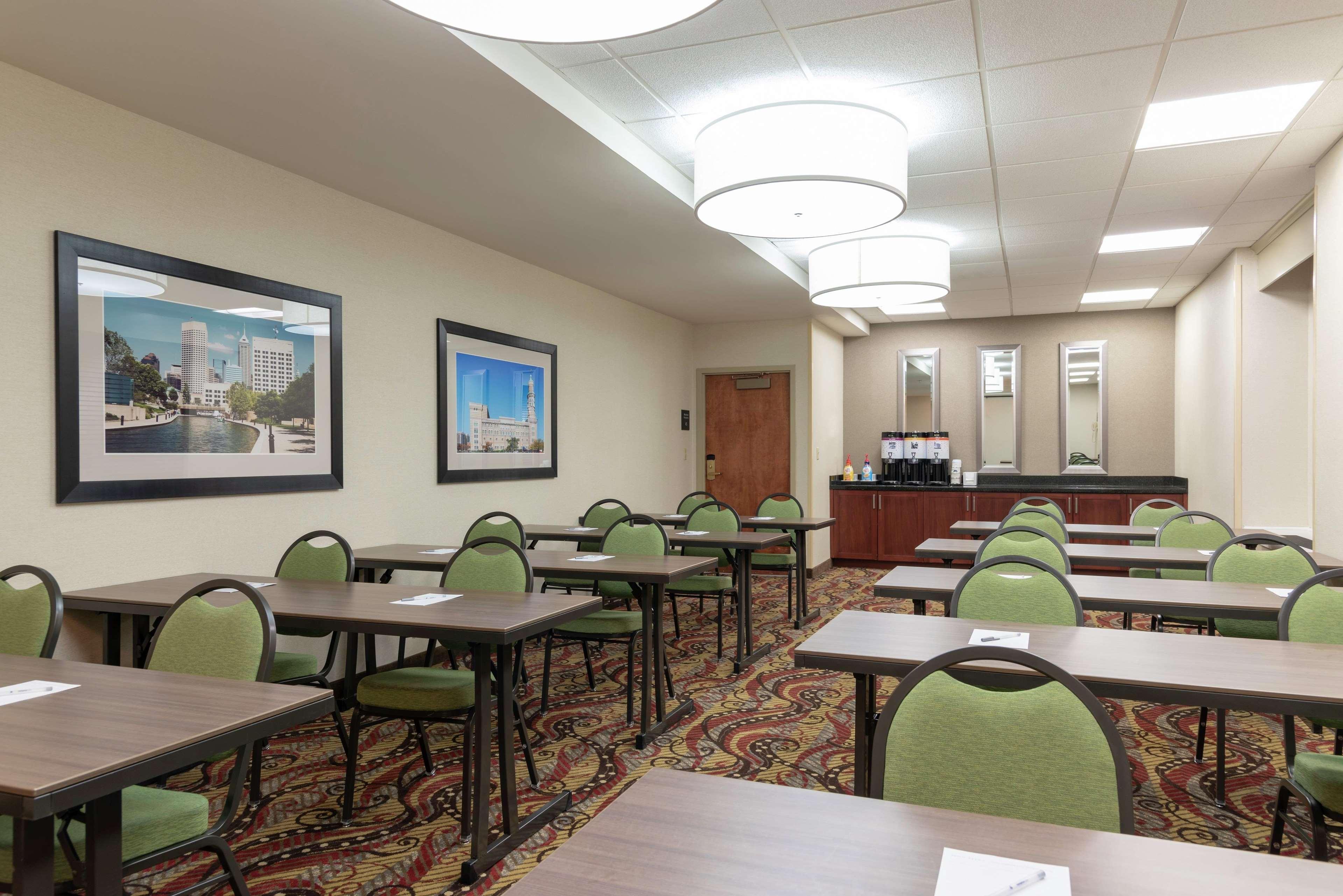 Hampton Inn Indianapolis Downtown Across From Circle Centre Extérieur photo